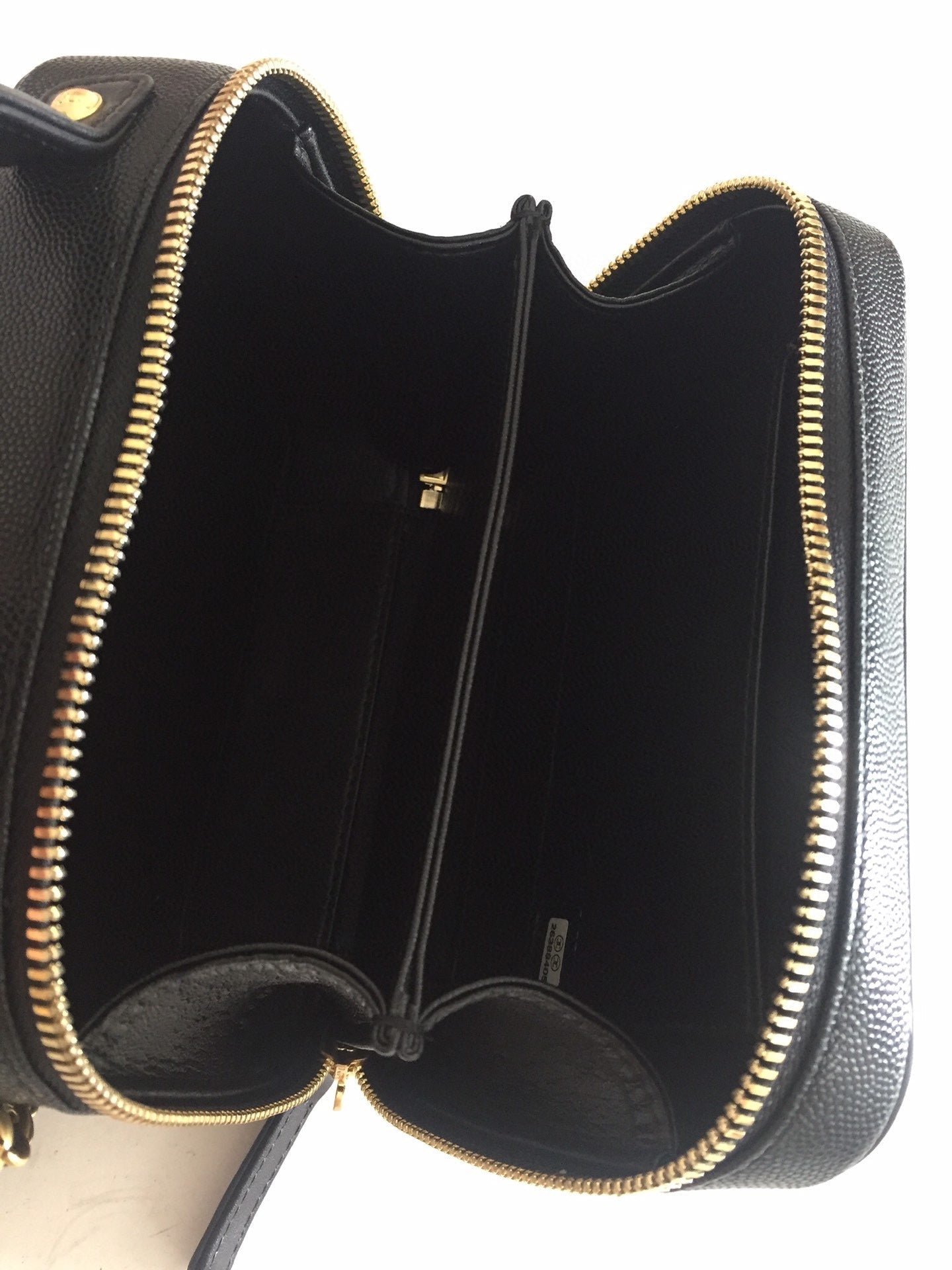 {Style No: 9MRGZ14B} CC MINI 17 VANITY CASE IN BLACK CALFSKIN GOLD HARDWARE - Image 8