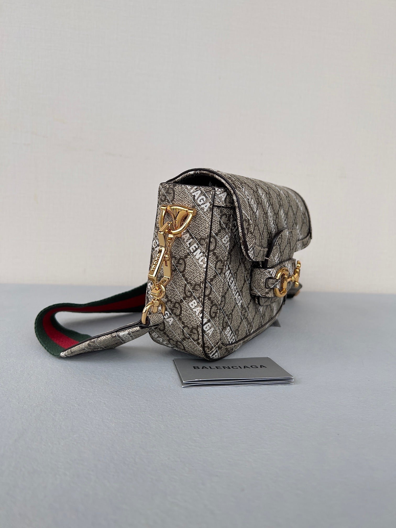 {Style No: EV7RZMF5} GG MINI 25 PRINTED SADDLE BAG IN EICRU BEIGE CANVAS - Image 3