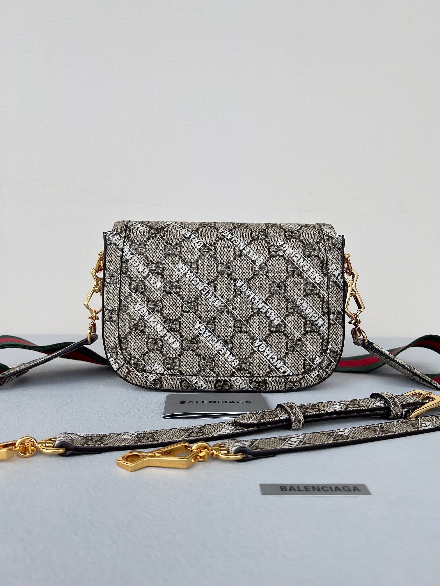 {Style No: EV7RZMF5} GG MINI 25 PRINTED SADDLE BAG IN EICRU BEIGE CANVAS - Image 2