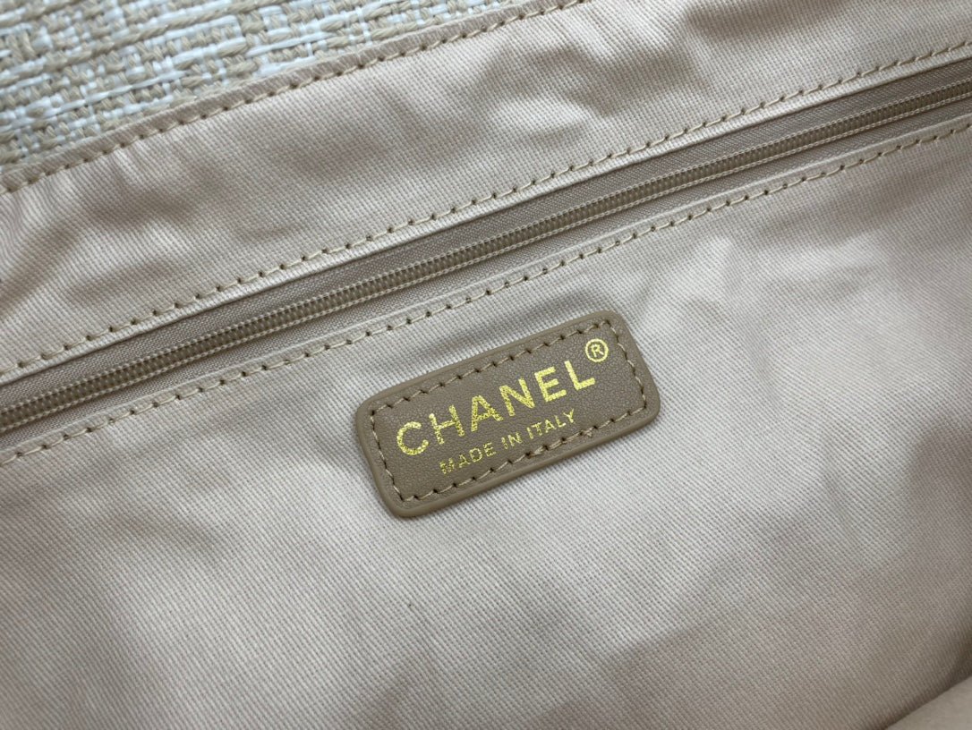 {Style No: GGAENAH6} CC DEAUVILLE LARGE 38 TOTE BAG IN BEIGE CANVAS GOLD HARDWARE - Image 5