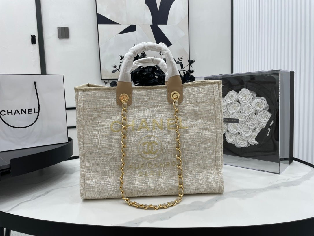 {Style No: GGAENAH6} CC DEAUVILLE LARGE 38 TOTE BAG IN BEIGE CANVAS GOLD HARDWARE - Image 3