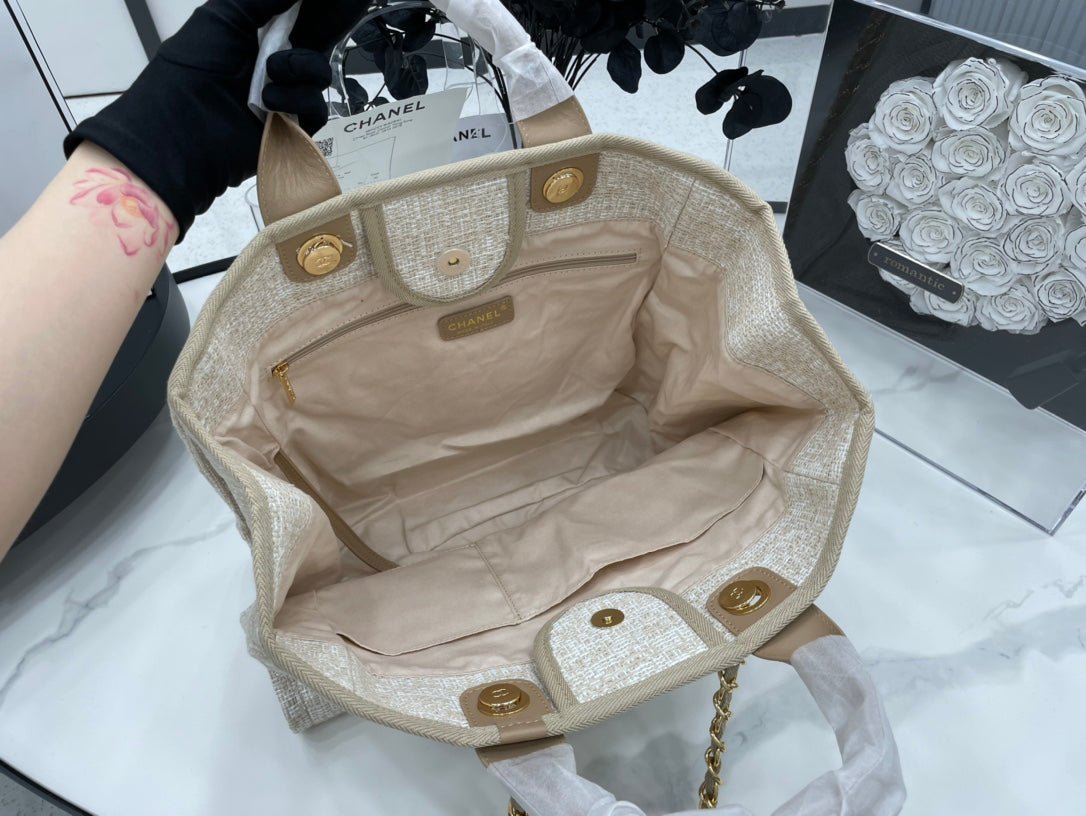 {Style No: GGAENAH6} CC DEAUVILLE LARGE 38 TOTE BAG IN BEIGE CANVAS GOLD HARDWARE - Image 6