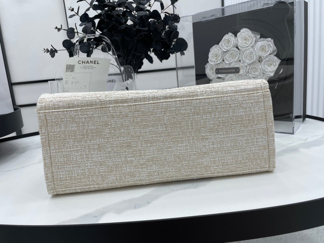 {Style No: GGAENAH6} CC DEAUVILLE LARGE 38 TOTE BAG IN BEIGE CANVAS GOLD HARDWARE - Image 8