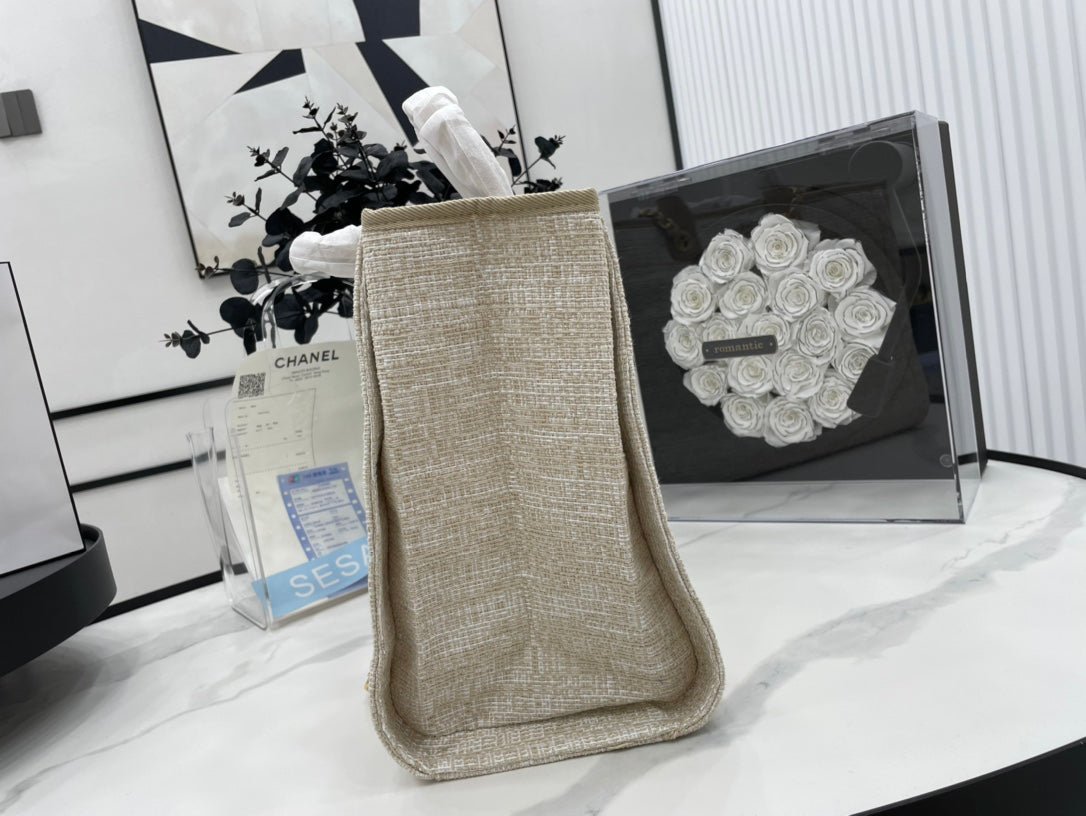 {Style No: GGAENAH6} CC DEAUVILLE LARGE 38 TOTE BAG IN BEIGE CANVAS GOLD HARDWARE - Image 9