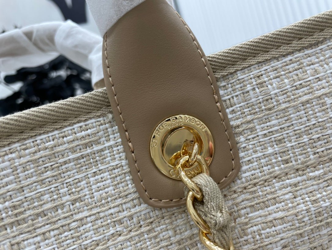 {Style No: GGAENAH6} CC DEAUVILLE LARGE 38 TOTE BAG IN BEIGE CANVAS GOLD HARDWARE - Image 4