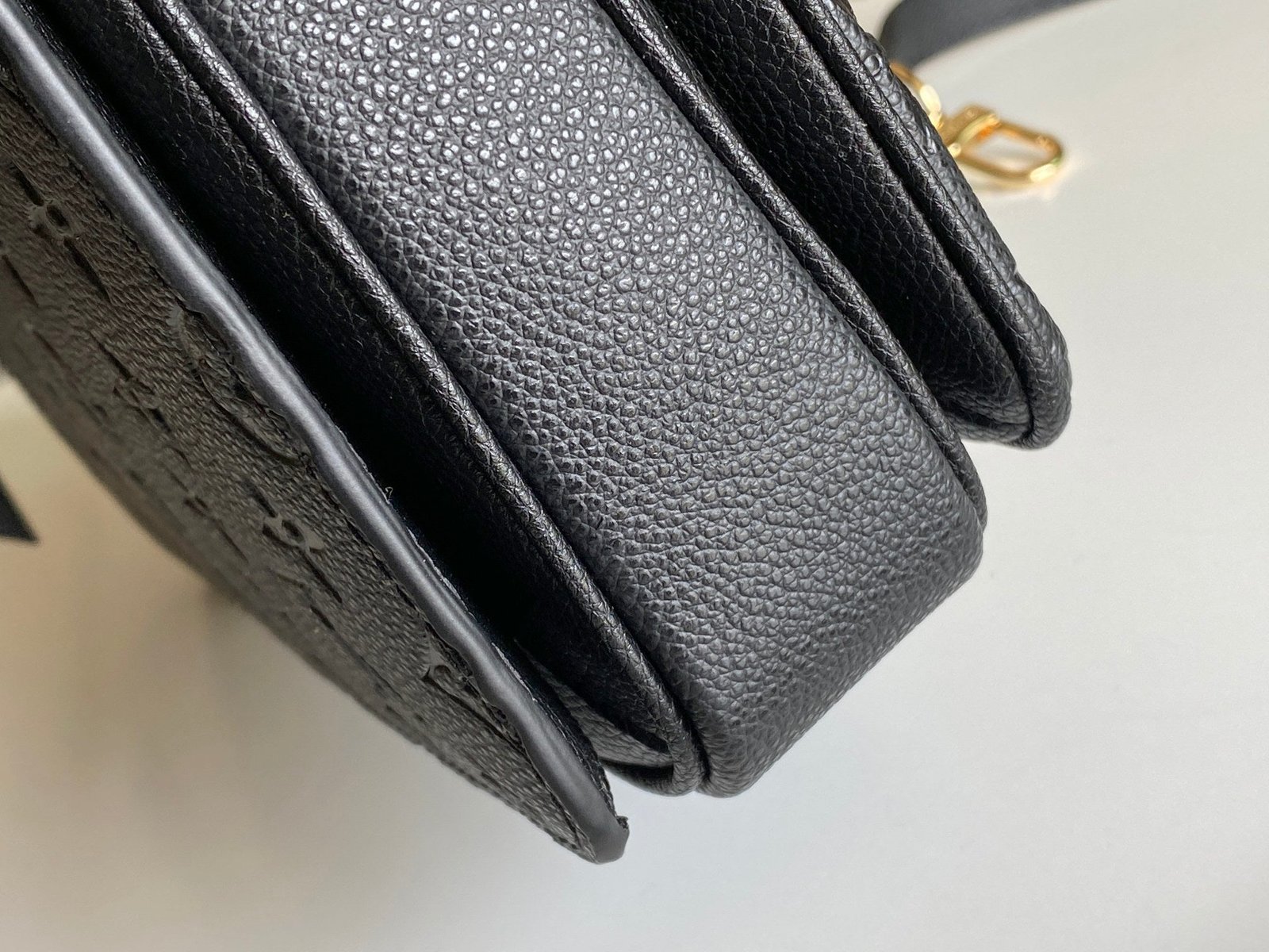 {Style No: FHWMTDYE} LV 25S POCHETTE METIS 25 IN BLACK MONOGRAM COATED CANVAS GOLD HARDWARE - Image 9