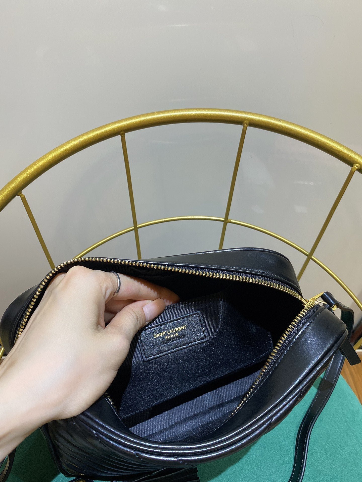 {Style No: NN218MLC} LOU 23 CAMERA BAG IN BLACK/ GOLD QUILTED LEATHER - Image 5