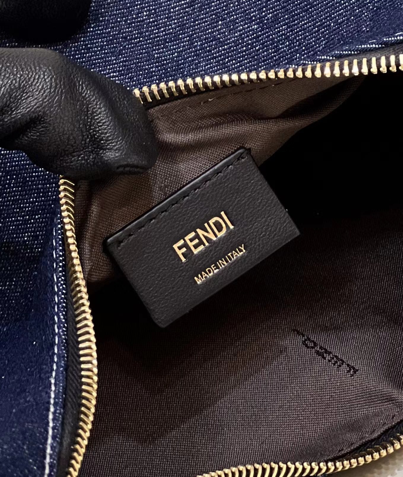 {Style No: 3UCUVIUI} FENDIGRAPHY 29 BAG IN NAVY BLUE DENIM FABRIC WITH GOLD HARDWARE - Image 4