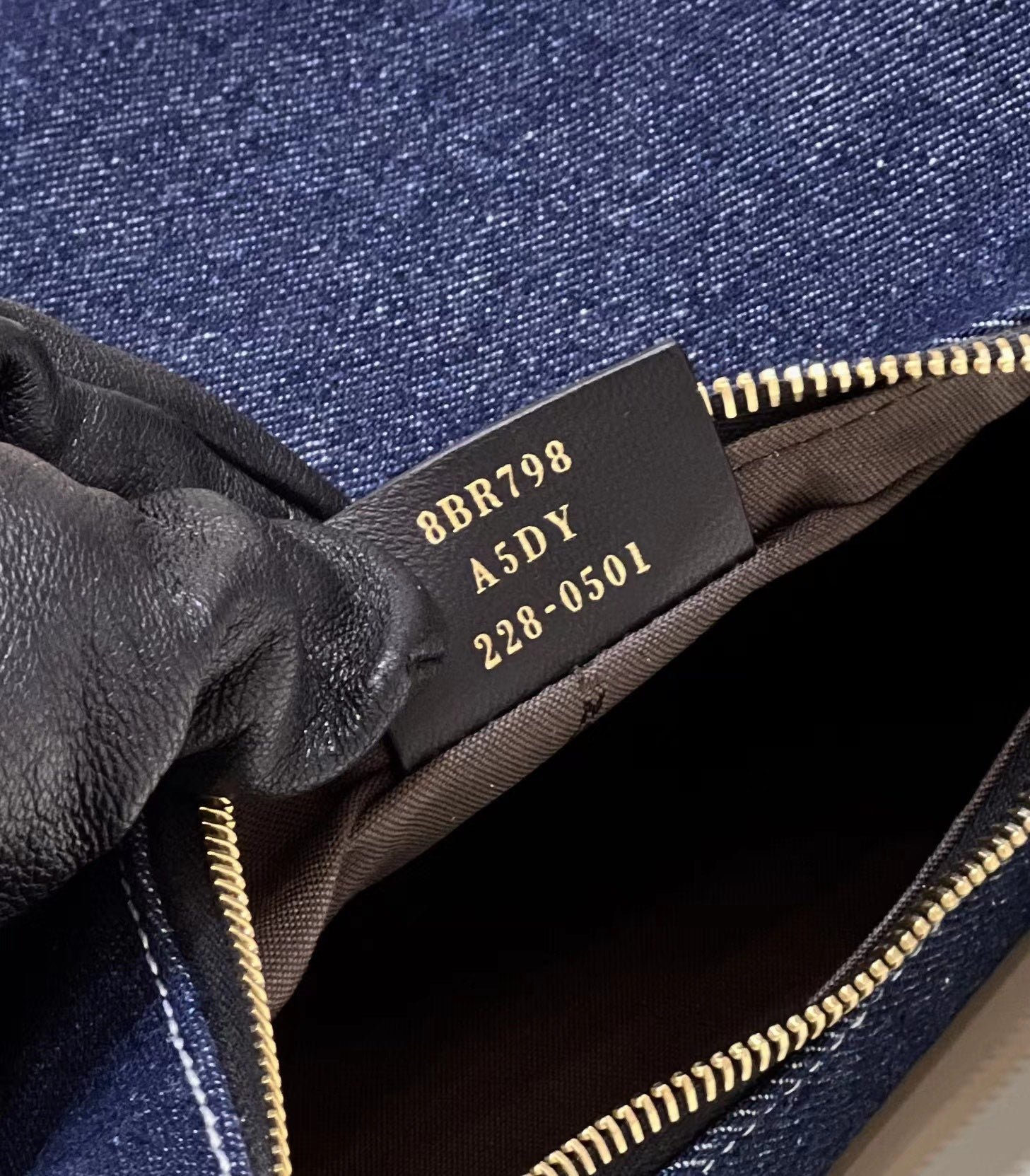 {Style No: 3UCUVIUI} FENDIGRAPHY 29 BAG IN NAVY BLUE DENIM FABRIC WITH GOLD HARDWARE - Image 3
