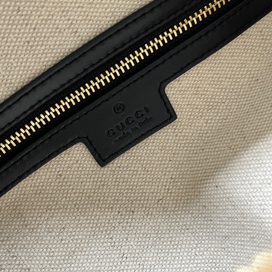 {Style No: 7GUOLPC8} MATELASSÉ TOP HANDLE BAG 31 IN BLACK EMBOSSED CALFSKIN GOLD HARDWARE - Image 2