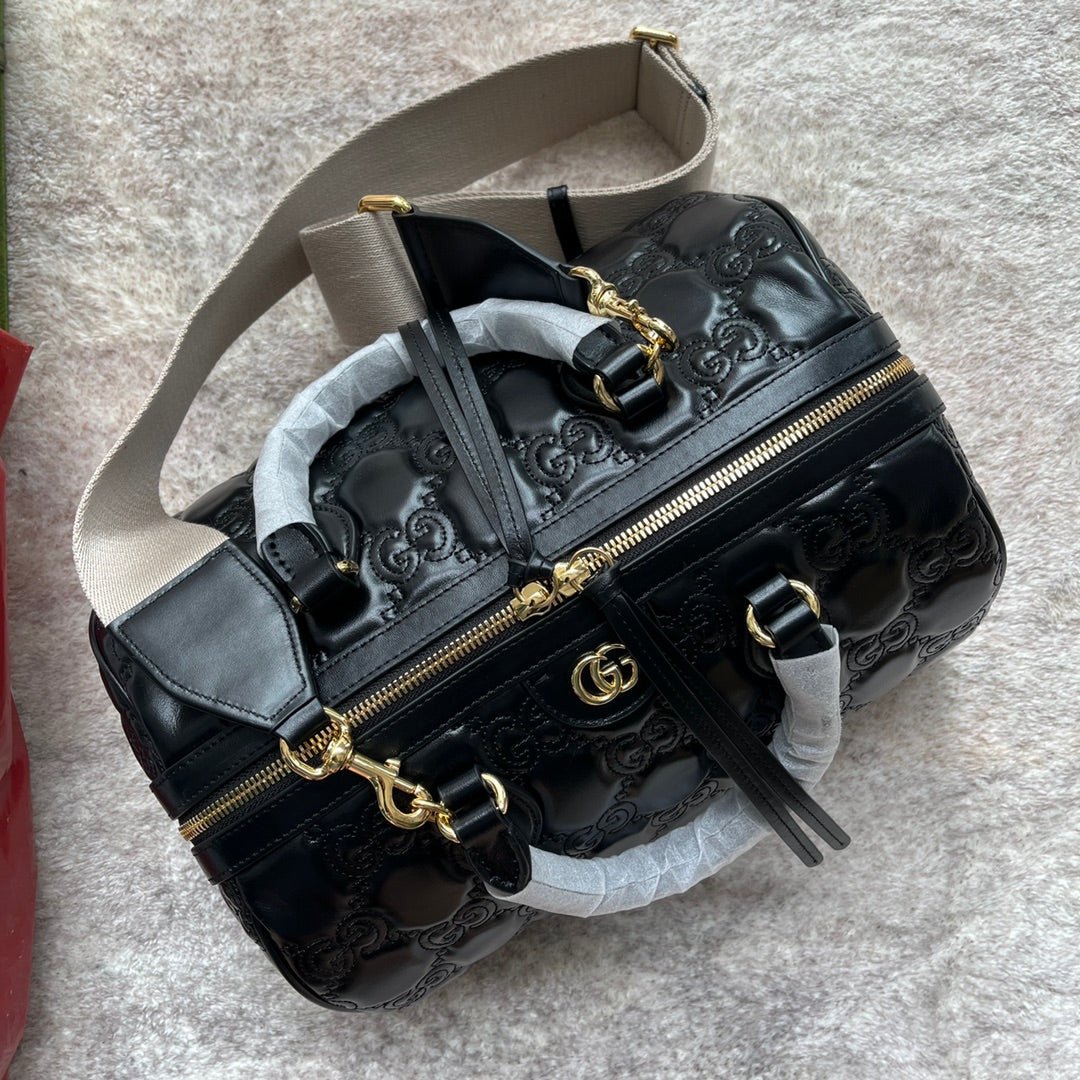 {Style No: 7GUOLPC8} MATELASSÉ TOP HANDLE BAG 31 IN BLACK EMBOSSED CALFSKIN GOLD HARDWARE - Image 6