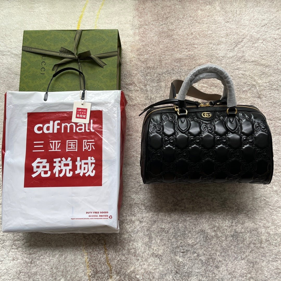 {Style No: 7GUOLPC8} MATELASSÉ TOP HANDLE BAG 31 IN BLACK EMBOSSED CALFSKIN GOLD HARDWARE - Image 8