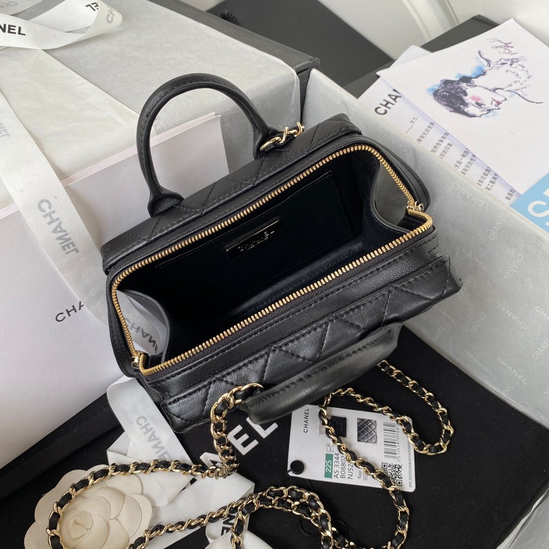 {Style No: PERA4PA6} CC MINI 15 BOX BAG IN BLACK CALFSKIN GOLD HARDWARE - Image 6