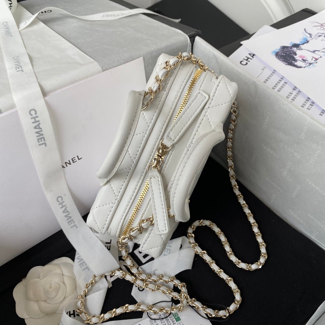 {Style No: H9CFVAQ7} CC MINI 15 BOX BAG IN WHITE CALFSKIN GOLD HARDWARE - Image 7