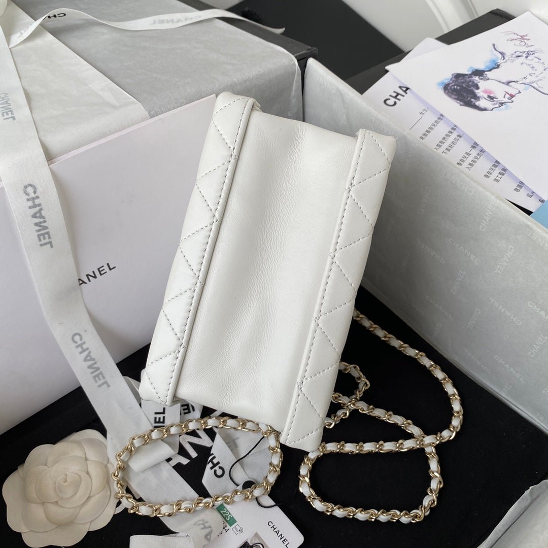 {Style No: H9CFVAQ7} CC MINI 15 BOX BAG IN WHITE CALFSKIN GOLD HARDWARE - Image 8