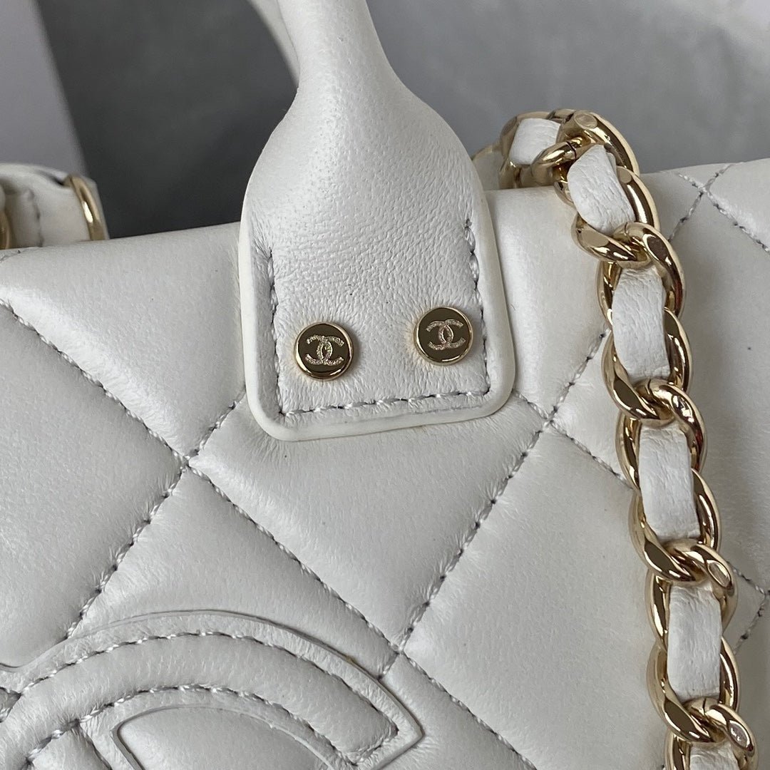 {Style No: H9CFVAQ7} CC MINI 15 BOX BAG IN WHITE CALFSKIN GOLD HARDWARE - Image 6