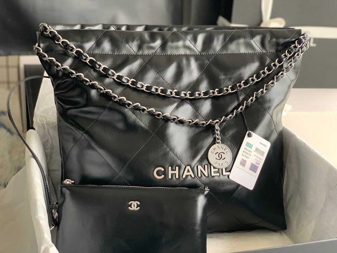 {Style No: STZ5KLFG} CC LARGE 42 HANDBAG IN BLACK SHINY CALFSKIN SILVER HARDWARE - Image 3