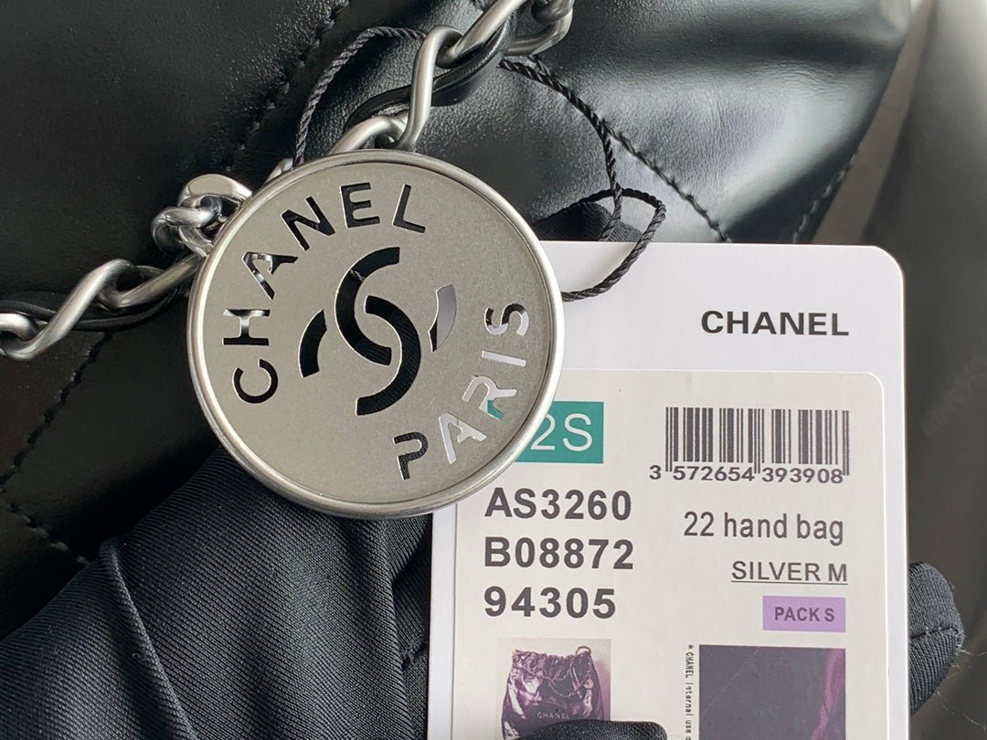{Style No: S6WJ6AW6} CC MEDIUM 37 HANDBAG IN BLACK SHINY CALFSKIN SILVER HARDWARE - Image 9