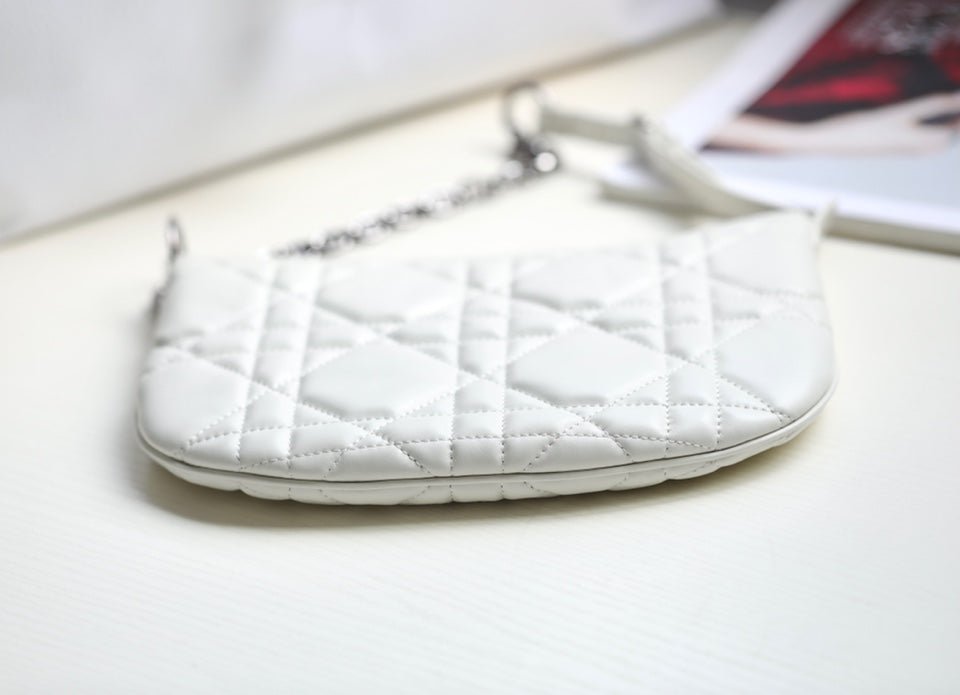 {Style No: X17Q15KG} MINI CARO BAG 25 IN WHITE LAMBSKIN - Image 4