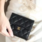 {Style No: NVT5LKJX} CC FLAP CARD HOLDER 11.5 BLACK GRAINED CALFSKIN GOLD ICON