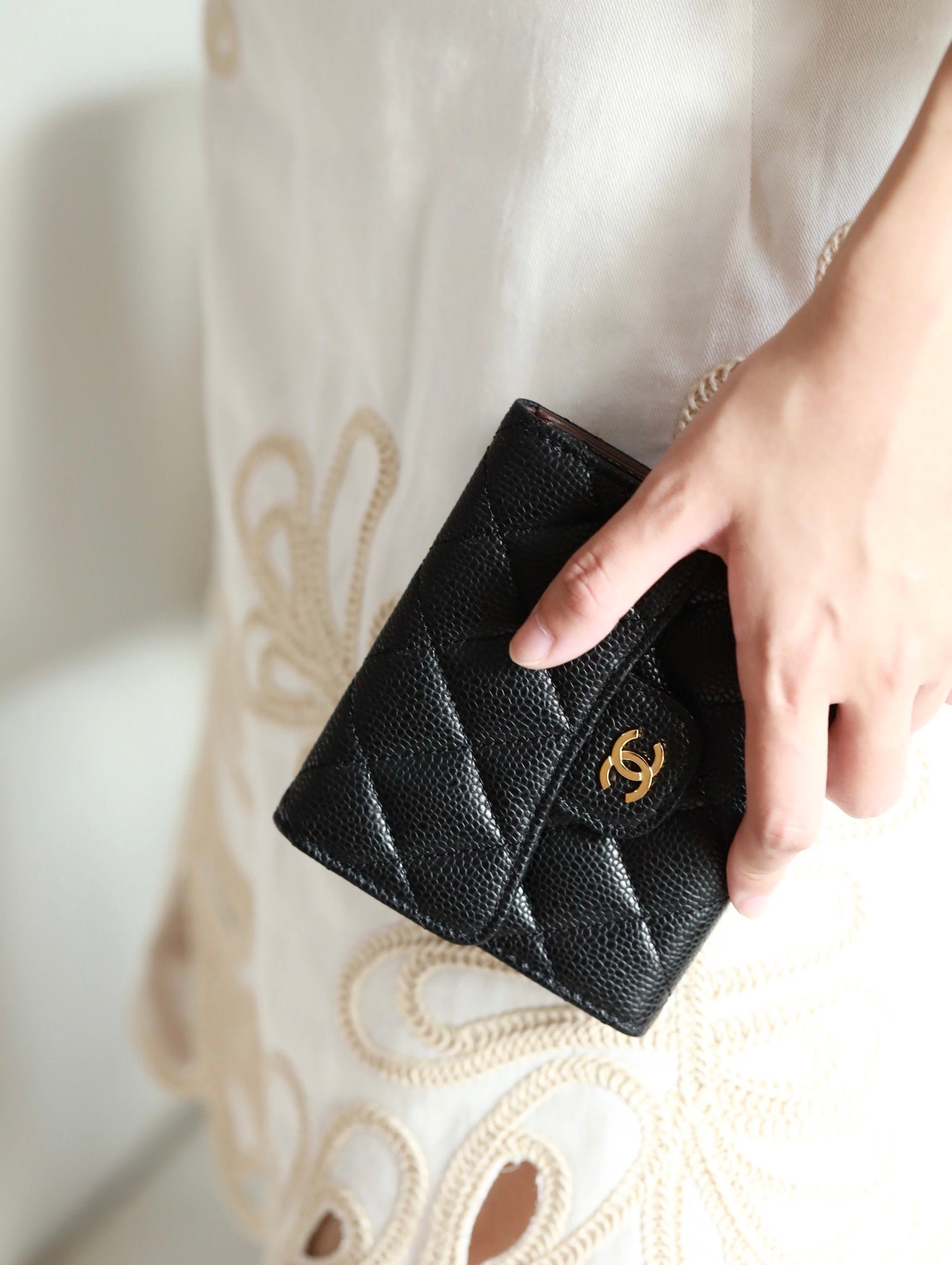 {Style No: NVT5LKJX} CC FLAP CARD HOLDER 11.5 BLACK GRAINED CALFSKIN GOLD ICON - Image 9