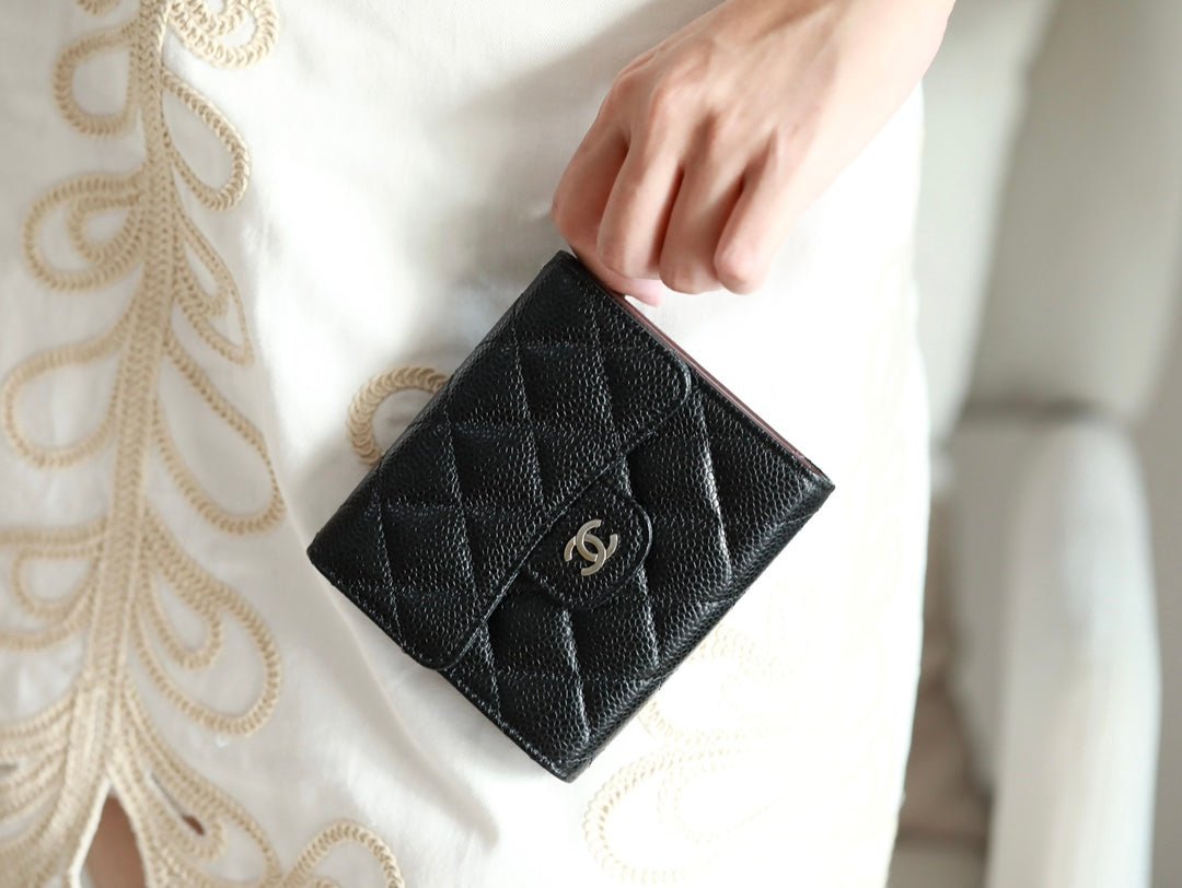 {Style No: 3JDMK5SW} CC FLAP CARD HOLDER 11.5 BLACK GRAINED CALFSKIN SILVER ICON - Image 7