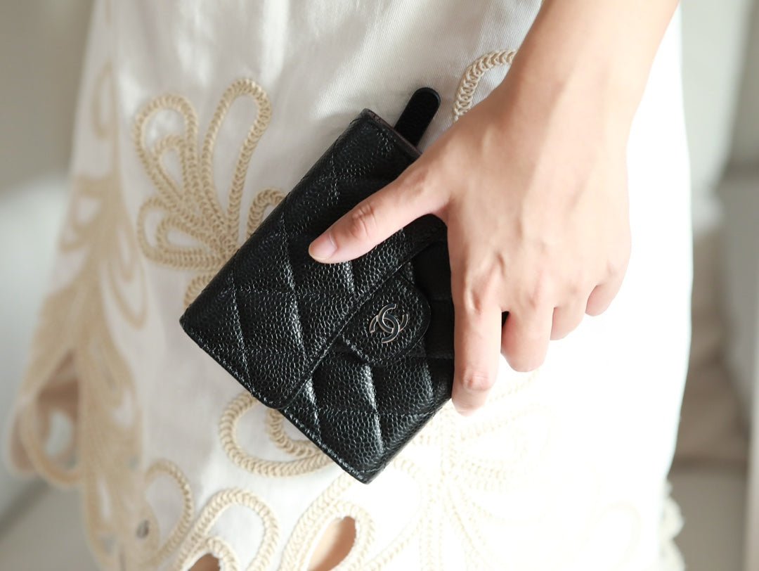 {Style No: 3JDMK5SW} CC FLAP CARD HOLDER 11.5 BLACK GRAINED CALFSKIN SILVER ICON - Image 8
