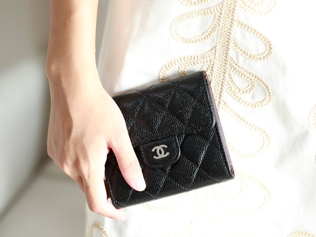 {Style No: 3JDMK5SW} CC FLAP CARD HOLDER 11.5 BLACK GRAINED CALFSKIN SILVER ICON - Image 9