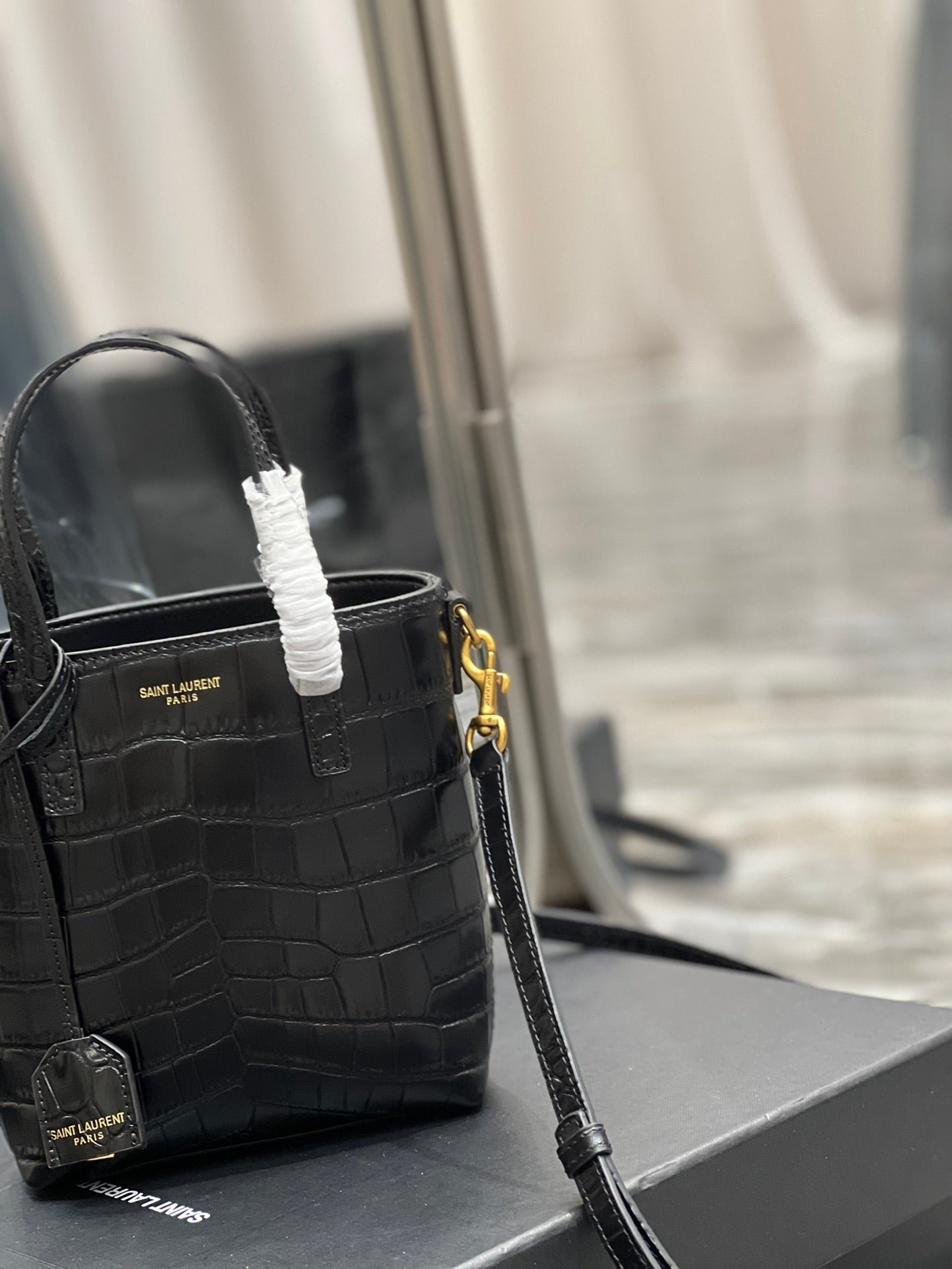 {Style No: SHF3QF66} MINI TOY SHOPPING 18 IN CROCODILE-EMBOSSED BLACK CALFSKIN - Image 7
