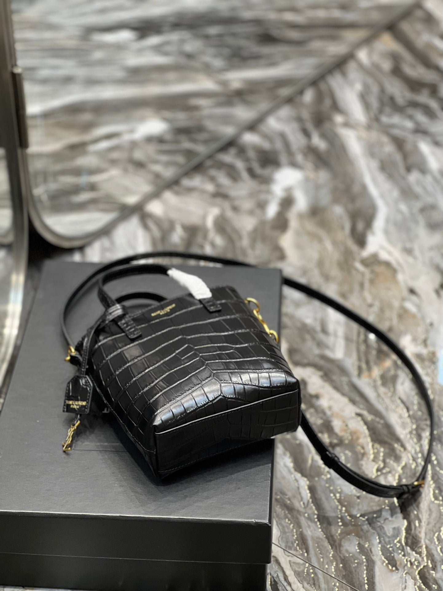 {Style No: SHF3QF66} MINI TOY SHOPPING 18 IN CROCODILE-EMBOSSED BLACK CALFSKIN - Image 8