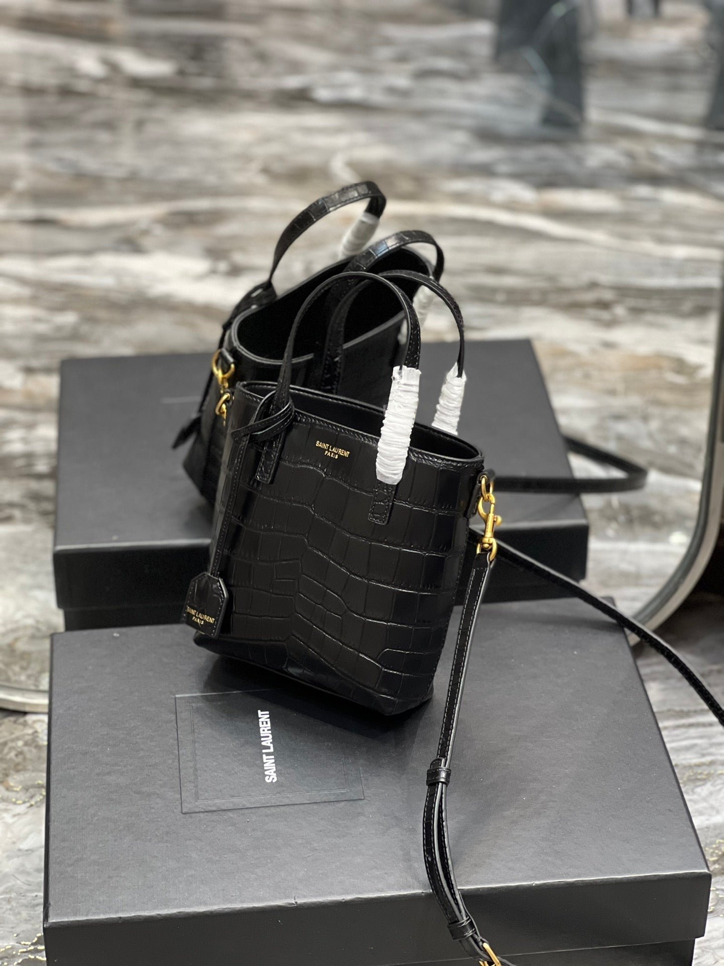 {Style No: SHF3QF66} MINI TOY SHOPPING 18 IN CROCODILE-EMBOSSED BLACK CALFSKIN - Image 4