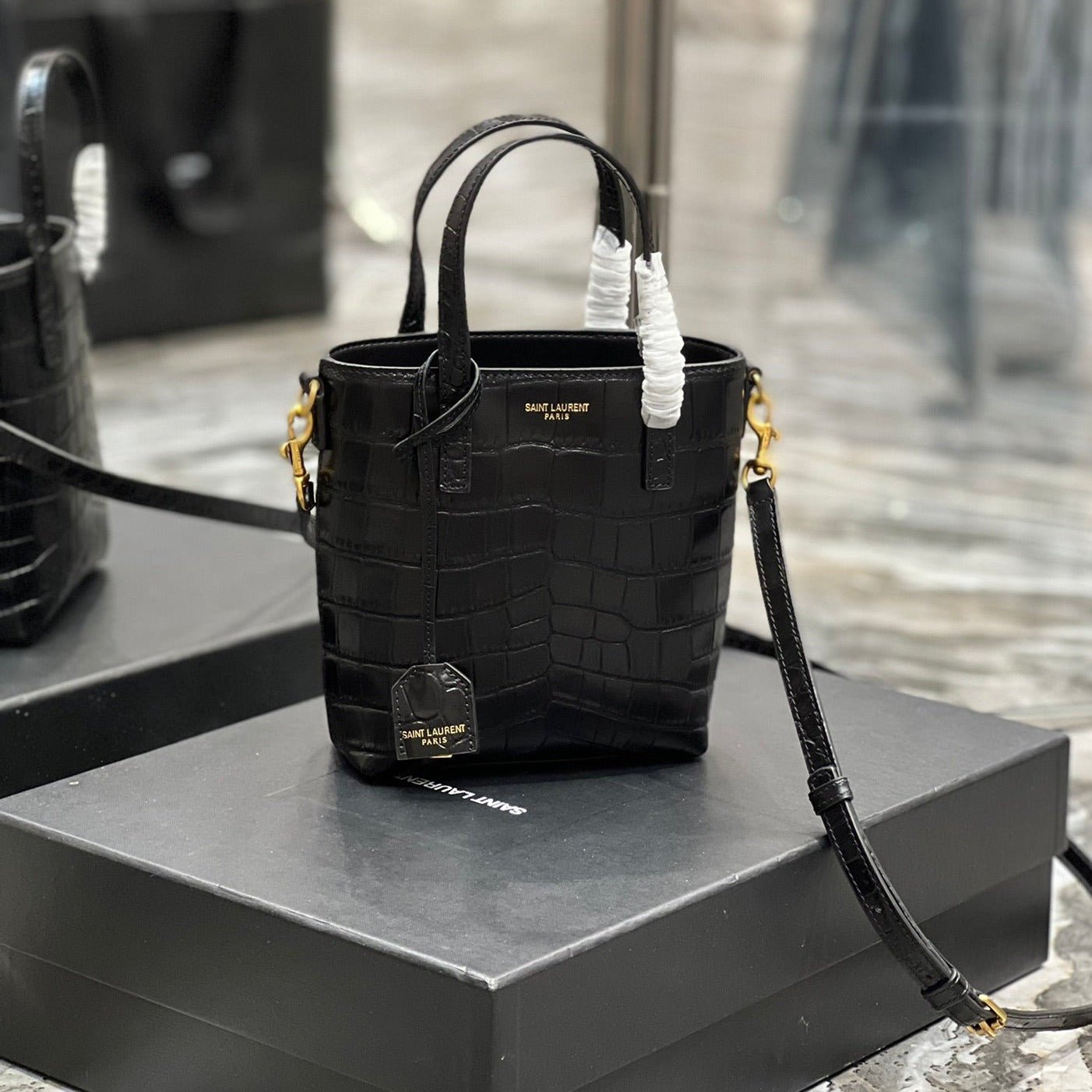 {Style No: SHF3QF66} MINI TOY SHOPPING 18 IN CROCODILE-EMBOSSED BLACK CALFSKIN