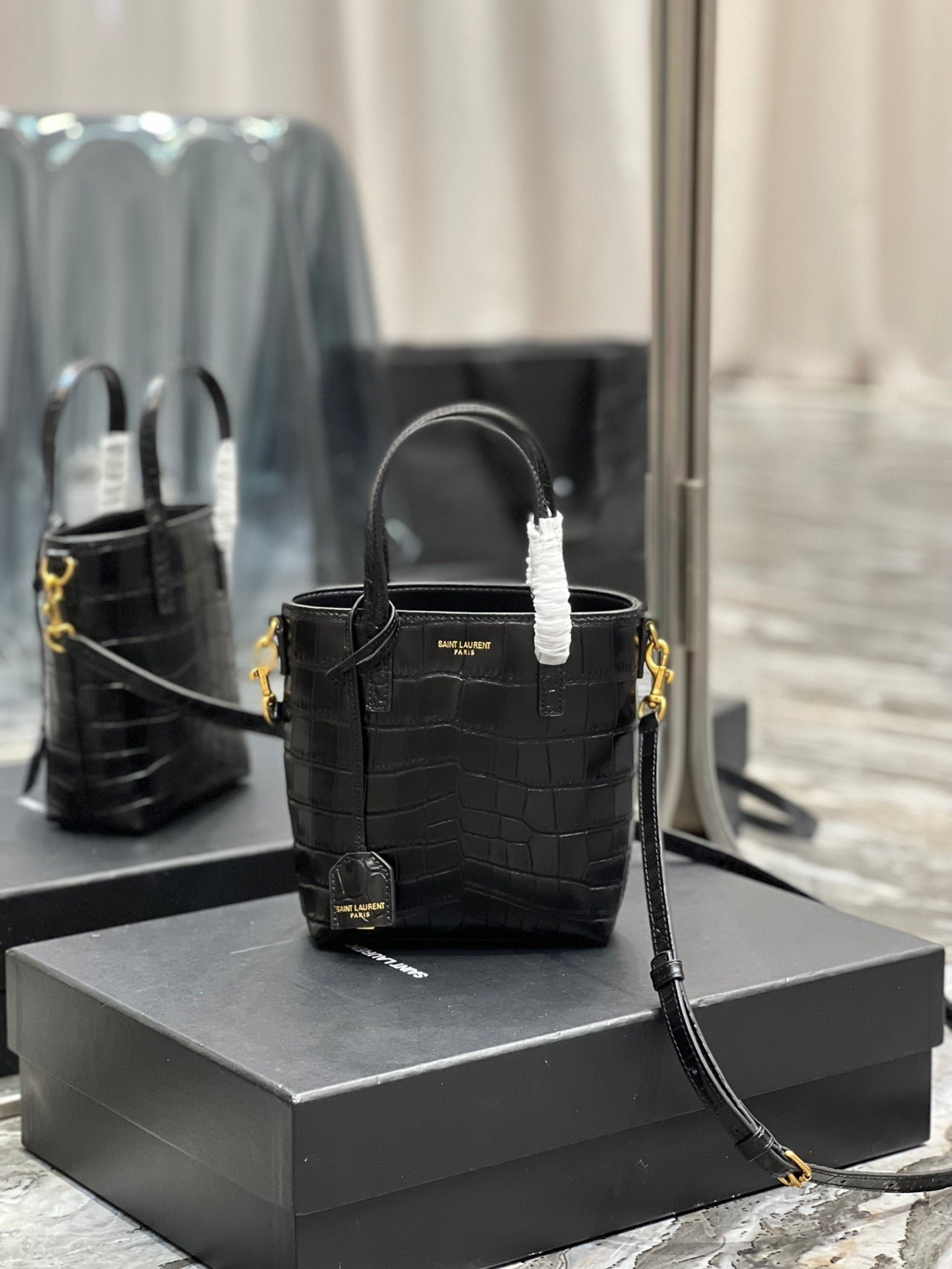 {Style No: SHF3QF66} MINI TOY SHOPPING 18 IN CROCODILE-EMBOSSED BLACK CALFSKIN - Image 5