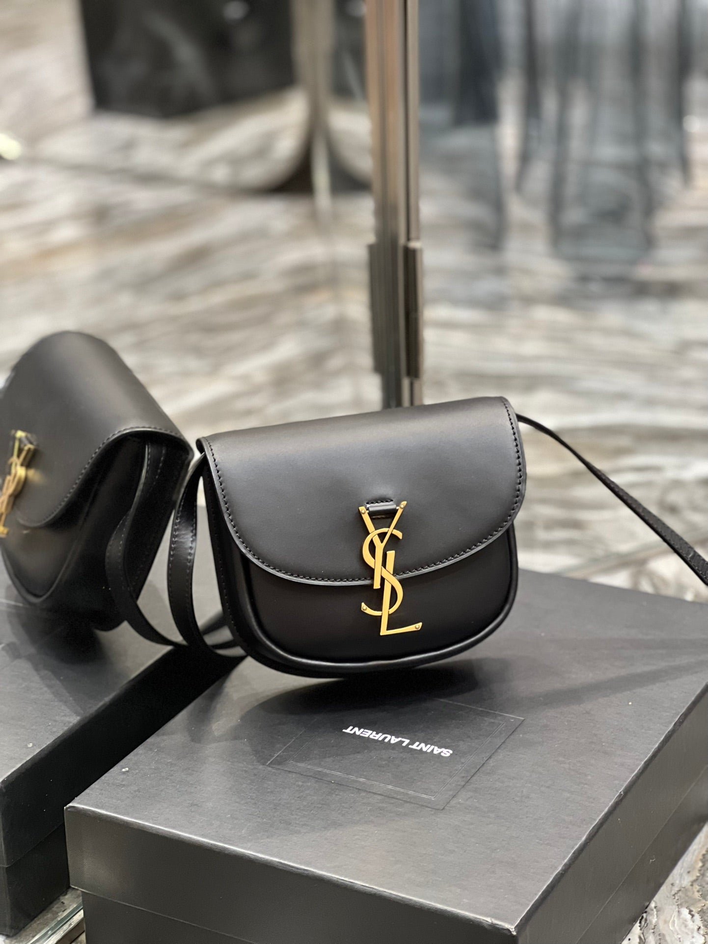 {Style No: M6AJTDKQ} KAIA SMALL 18 HANDBAG IN BLACK CALFSKIN - Image 4
