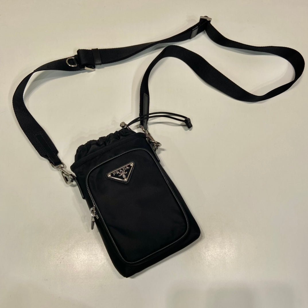 {Style No: LAUW6Q14} PHONE BAG 18 IN BLACK RE-NYLON - Image 4
