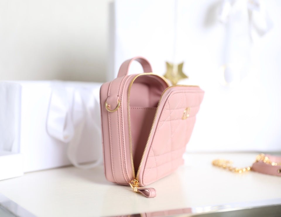 {Style No: 92VWJP6I} CARO BOX BAG 19 IN LIGHT PINK CALFSKIN - Image 5