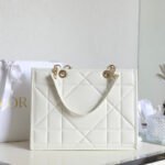 {Style No: TO47B795} MEDIUM TOTE BOOK 26 BAG IN WHITE CALFSKIN