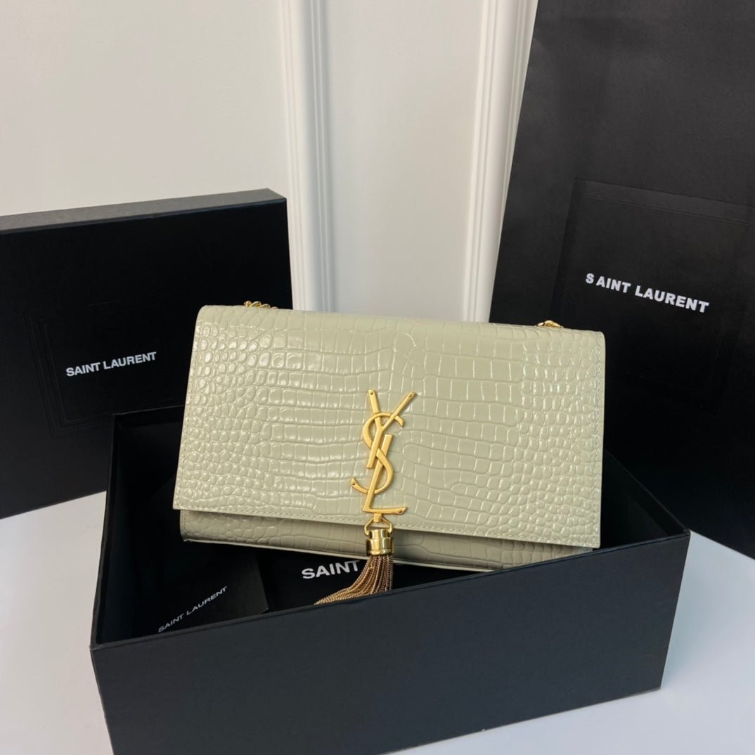 {Style No: R7QYEVNJ} KATE TASSEL 24 CROCODILE PATTERN CALFSKIN WHITE WITH GOLD LOGO
