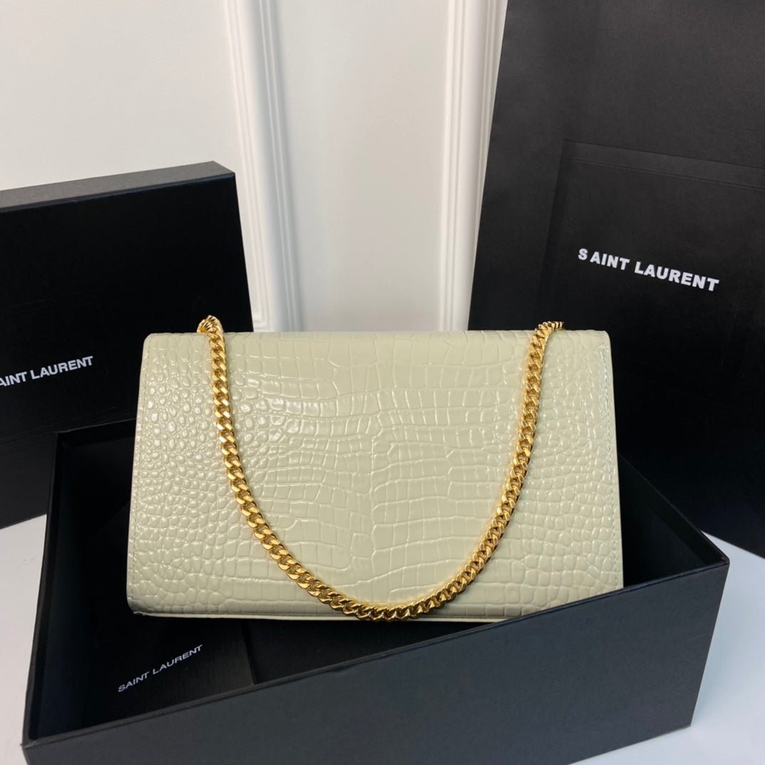 {Style No: R7QYEVNJ} KATE TASSEL 24 CROCODILE PATTERN CALFSKIN WHITE WITH GOLD LOGO - Image 3