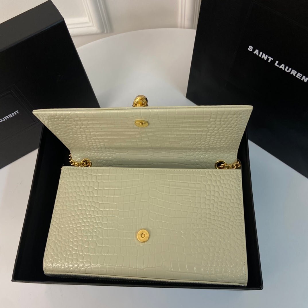 {Style No: R7QYEVNJ} KATE TASSEL 24 CROCODILE PATTERN CALFSKIN WHITE WITH GOLD LOGO - Image 5