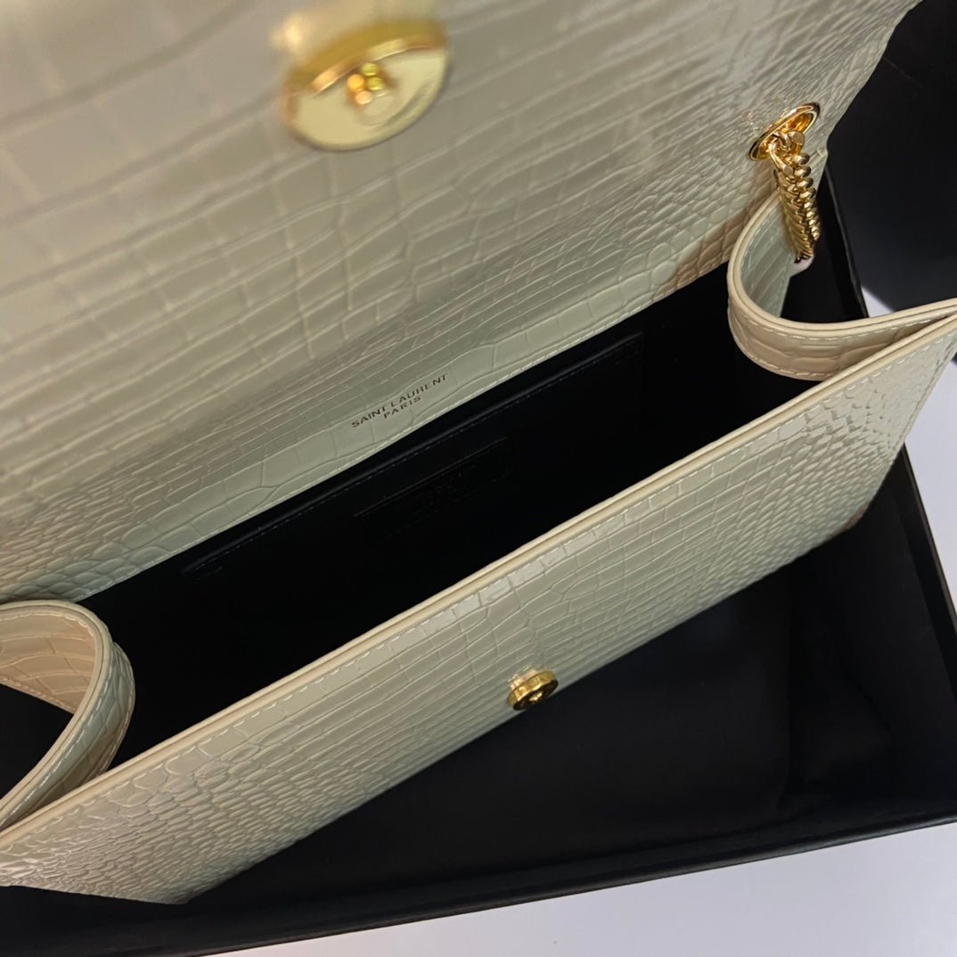 {Style No: R7QYEVNJ} KATE TASSEL 24 CROCODILE PATTERN CALFSKIN WHITE WITH GOLD LOGO - Image 7