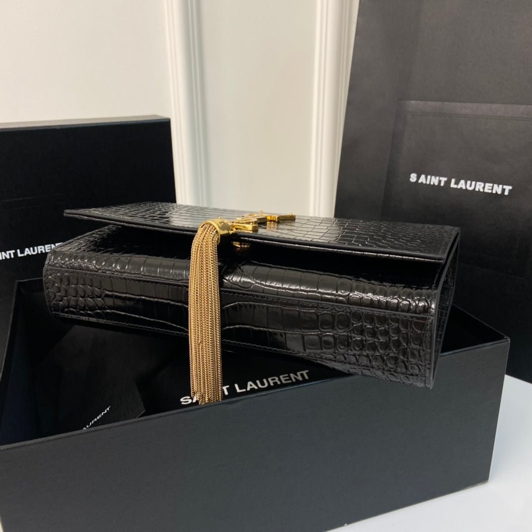 {Style No: DXD1T8YI} KATE TASSEL 24 CROCODILE PATTERN CALFSKIN BLACK WITH GOLD LOGO - Image 4