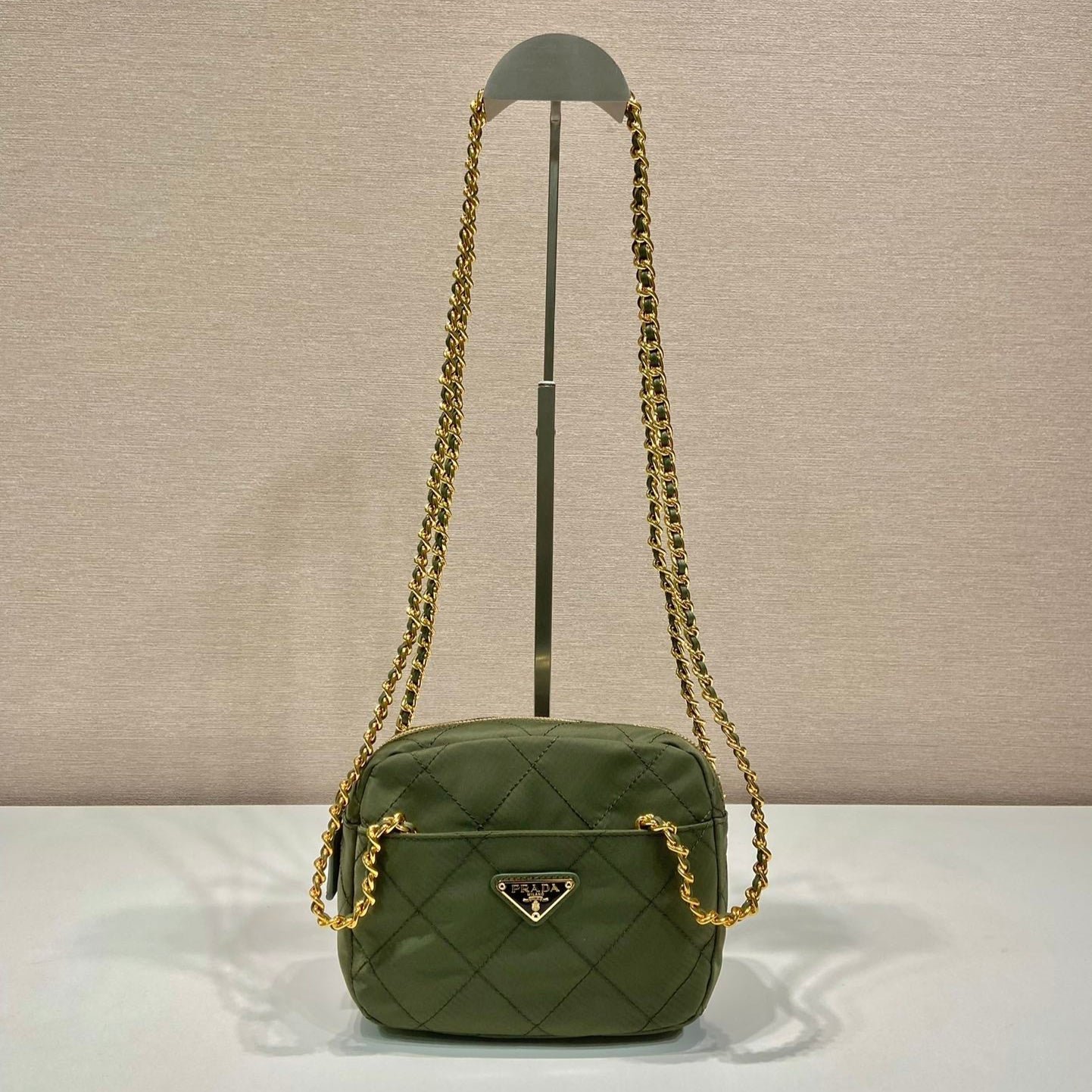 {Style No: M7YAQCBA} QUILTED HOBO BAG 19 IN PICKLE GREEN HANDMADE NYLON GOLD HARDWARE
