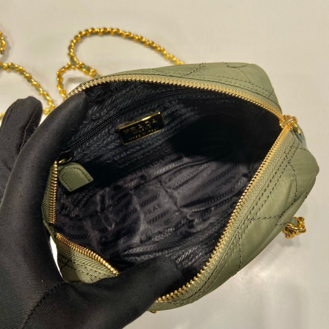 {Style No: M7YAQCBA} QUILTED HOBO BAG 19 IN PICKLE GREEN HANDMADE NYLON GOLD HARDWARE - Image 3