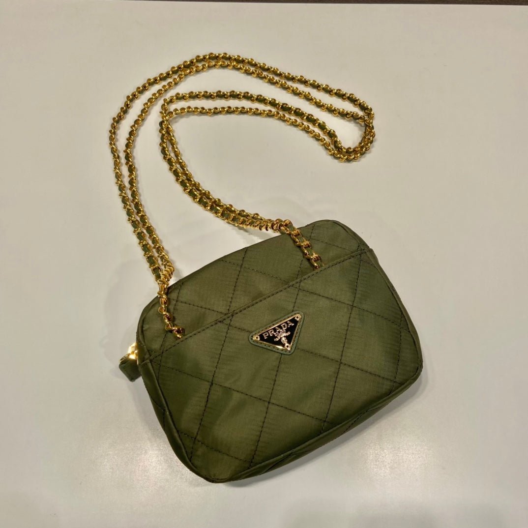 {Style No: M7YAQCBA} QUILTED HOBO BAG 19 IN PICKLE GREEN HANDMADE NYLON GOLD HARDWARE - Image 5