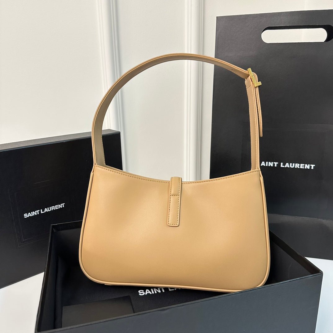 {Style No: VI4J5BCL} LE 5 À 7 BAG 24 YELLOW CREAM CALFSKIN - Image 3