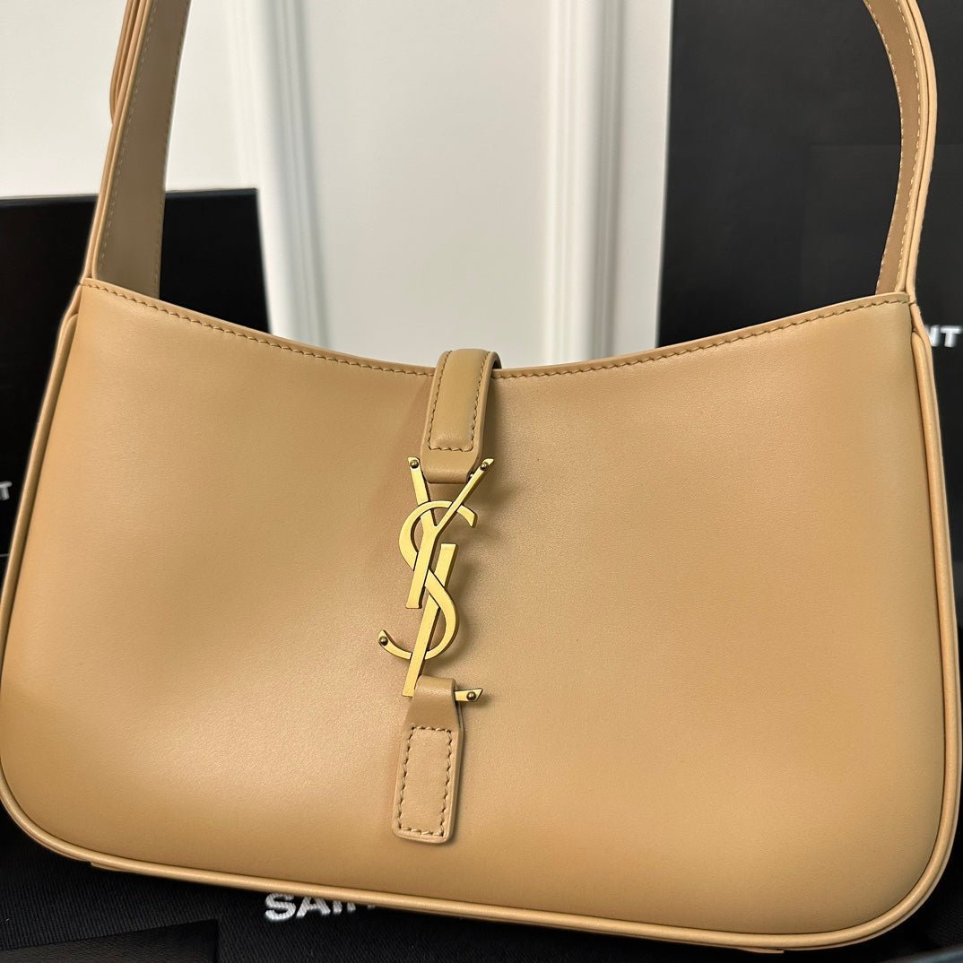 {Style No: VI4J5BCL} LE 5 À 7 BAG 24 YELLOW CREAM CALFSKIN - Image 2