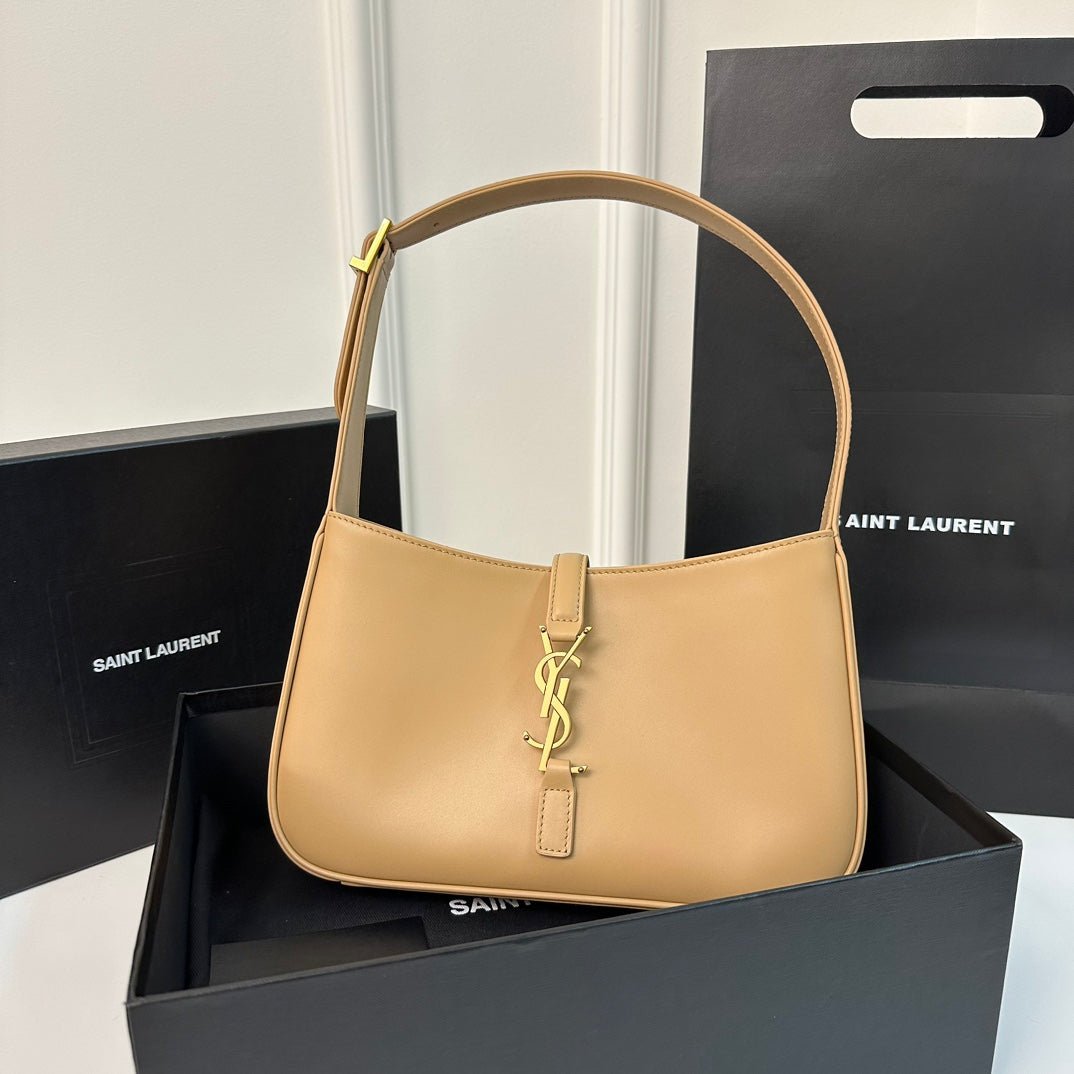 {Style No: VI4J5BCL} LE 5 À 7 BAG 24 YELLOW CREAM CALFSKIN