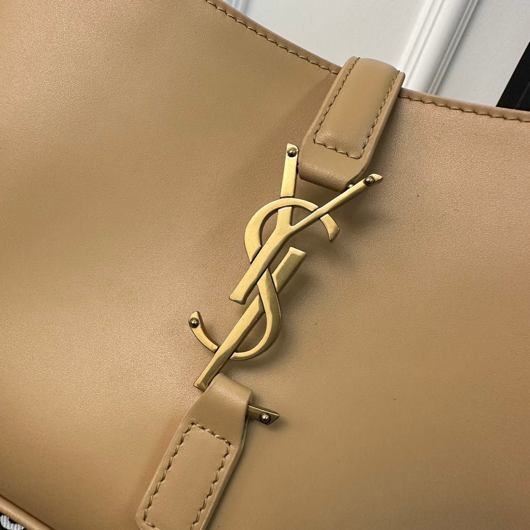 {Style No: VI4J5BCL} LE 5 À 7 BAG 24 YELLOW CREAM CALFSKIN - Image 6