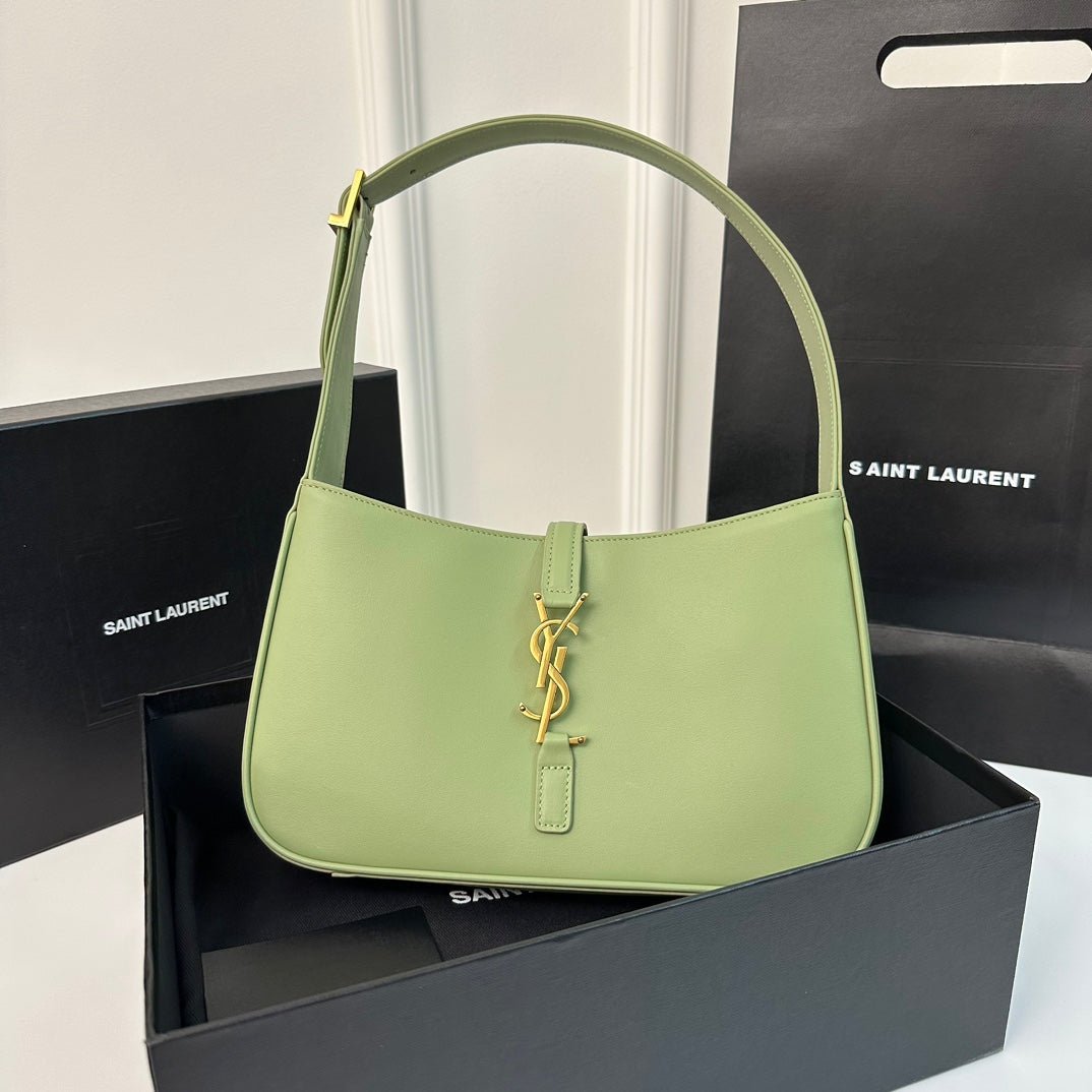 {Style No: 8LQKV5QJ} LE 5 À 7 BAG 24 LIGHT GREEN CALFSKIN